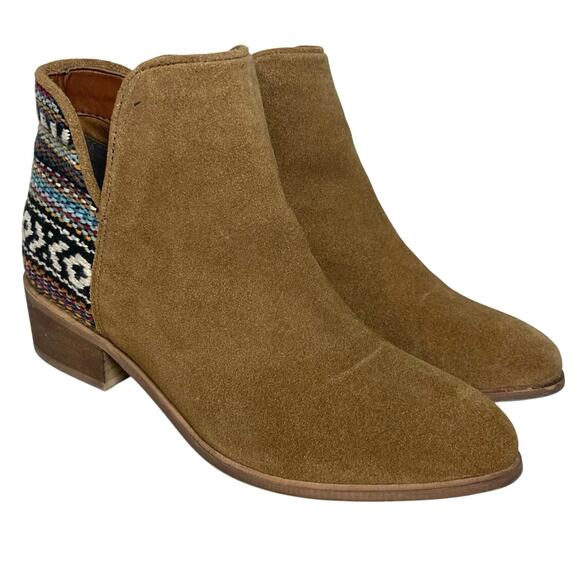STEVE MADDEN Women’s Suede Tribal Trim Short Boot - Picture 2 of 7